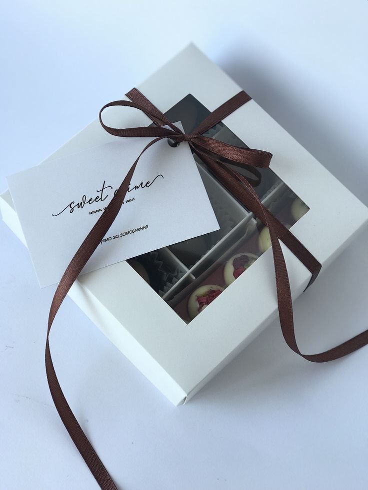 ambalaje din carton ambalaje personalizate ambalaje personalizate din carton, ambalaj alimentar, cutii din carton, cutii pentru pizza, cutii pentru torturi și deserturi, cutie din carton cu fereastră, barcă din carton, pahare din carton, pachete din hârtie și carton, ambalaje pentru flori, stickere și etichete personalizate, materiale publicitare personalizate, produse din hârtie pentru birou personalizate