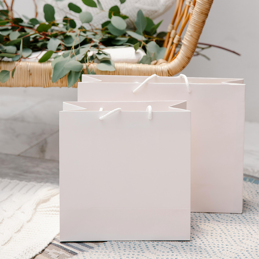 Ambalaje biodegradabile ambalaje personalizate din carton, ambalaj alimentar, cutii din carton, cutii pentru pizza, cutii pentru torturi și deserturi, cutie din carton cu fereastră, barcă din carton, pahare din carton, pachete din hârtie și carton, ambalaje pentru flori, stickere și etichete personalizate, materiale publicitare personalizate, produse din hârtie pentru birou personalizate